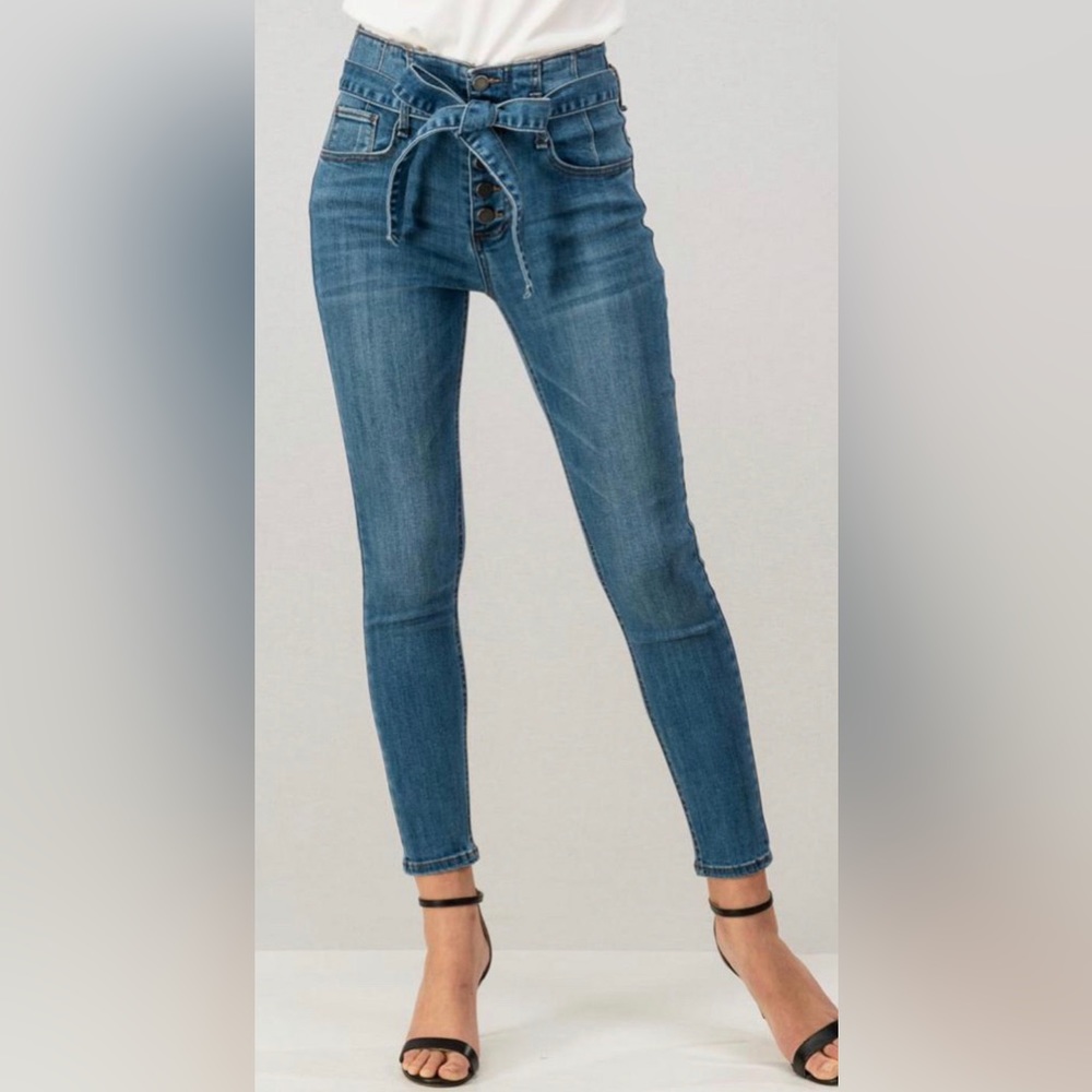 NWT! Bow Tie Jeans (Size Small: 27/28)